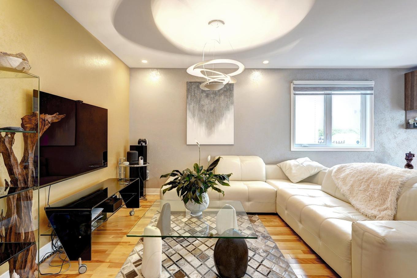 Salon - 615 4E Avenue, Laval (Fabreville), QC - Indoor Photo Showing Living Room