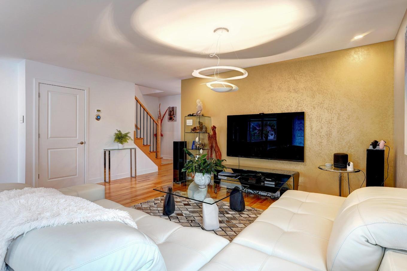 Salon - 615 4E Avenue, Laval (Fabreville), QC - Indoor Photo Showing Living Room