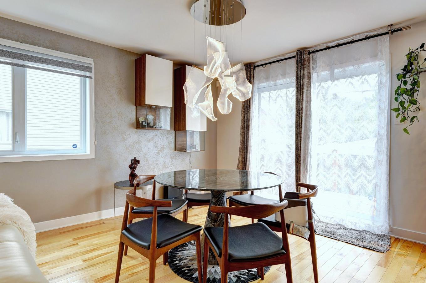 Salle à manger - 615 4E Avenue, Laval (Fabreville), QC - Indoor Photo Showing Dining Room