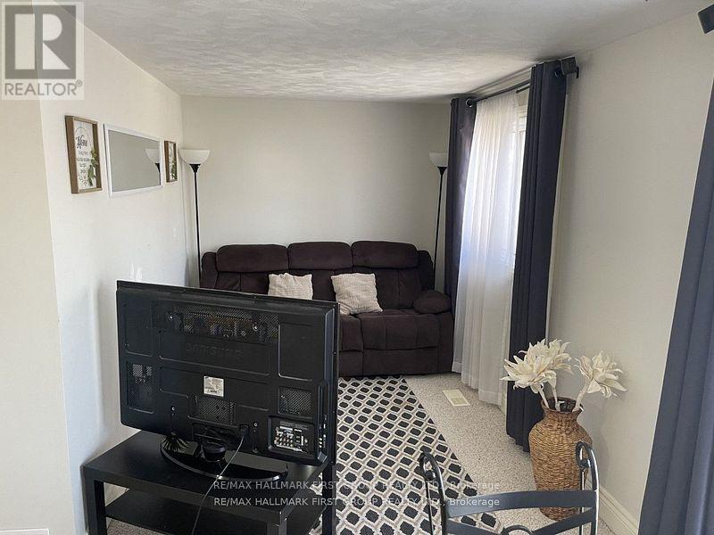 Upper - 26 Whiting Avenue, Oshawa, ON - Indoor