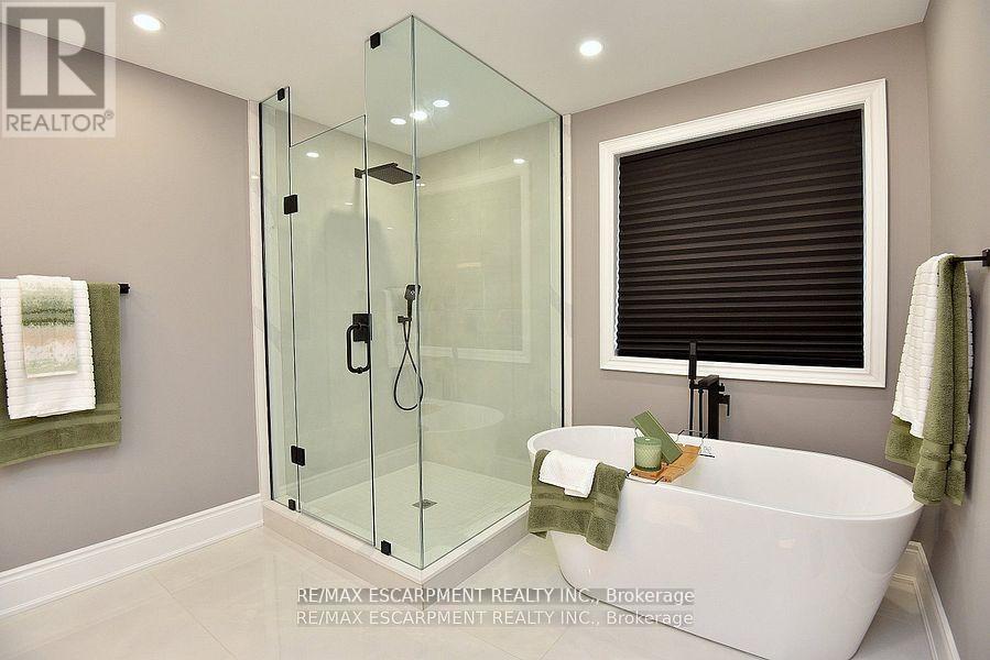 796 Highway 6, Haldimand, ON - Indoor Photo Showing Bathroom