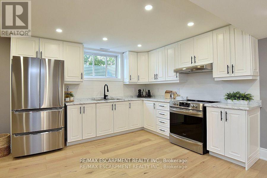 796 Highway 6, Haldimand, ON - Indoor Photo Showing Kitchen