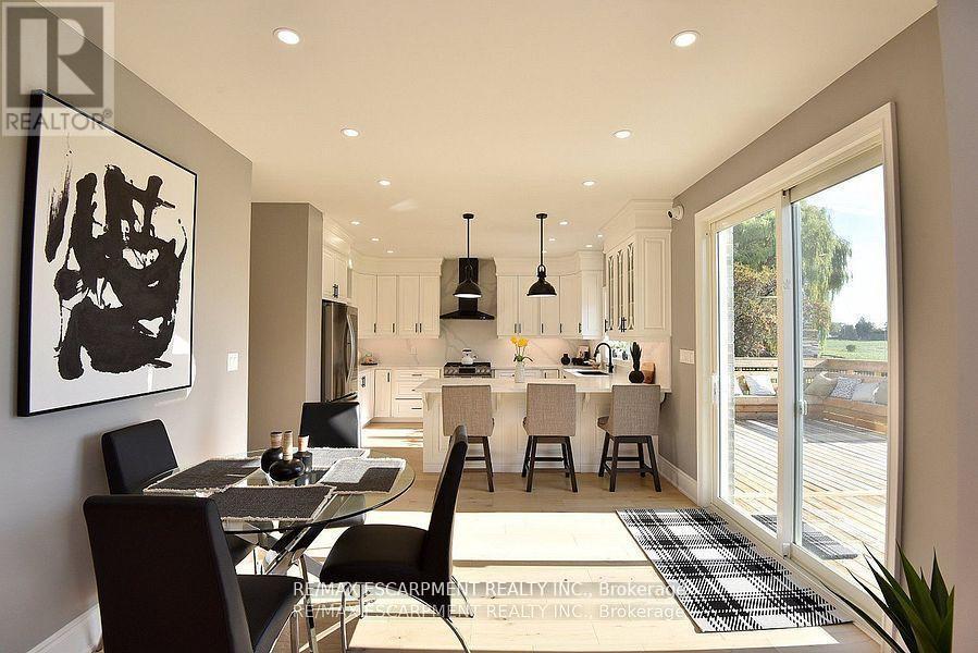 796 Highway 6, Haldimand, ON - Indoor Photo Showing Dining Room