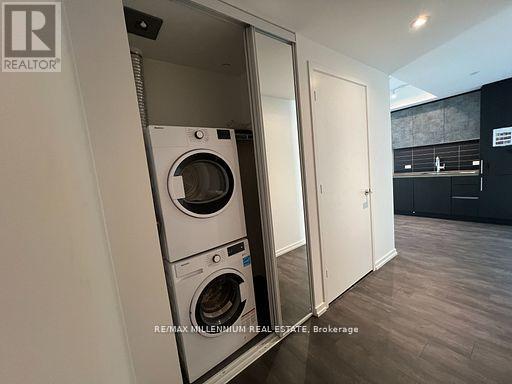 3102 - 1000 Portage Parkway, Vaughan, ON - Indoor Photo Showing Laundry Room