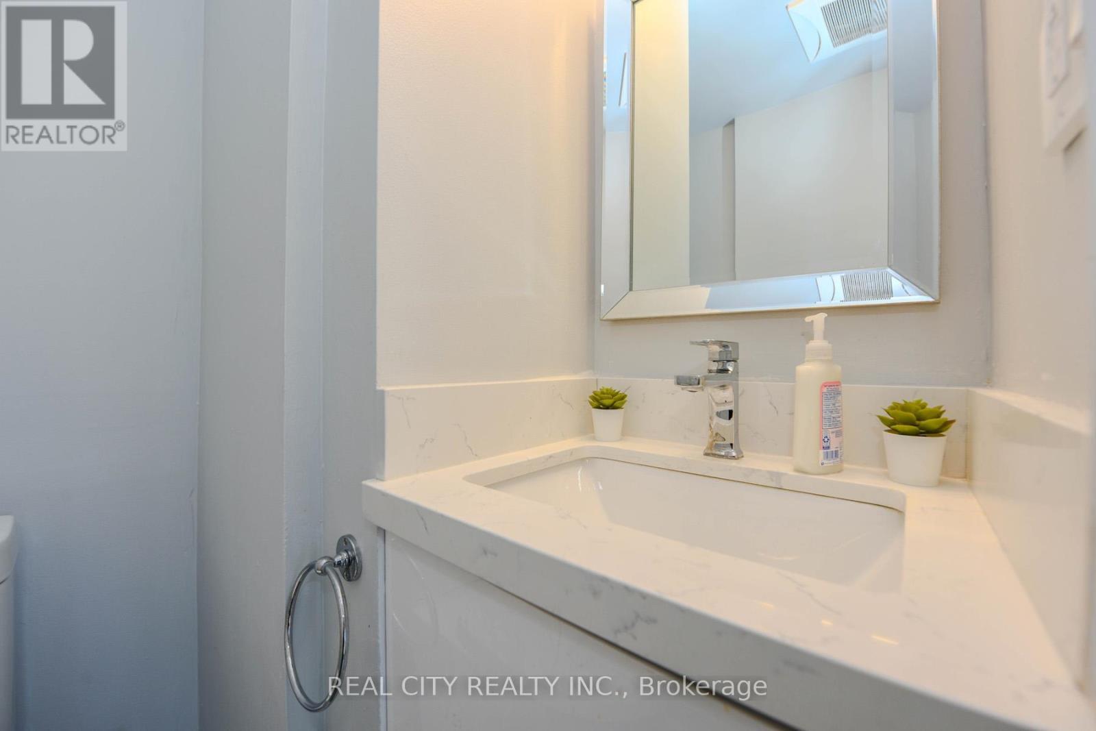7020 Black Walnut Trail, Mississauga, ON - Indoor Photo Showing Bathroom