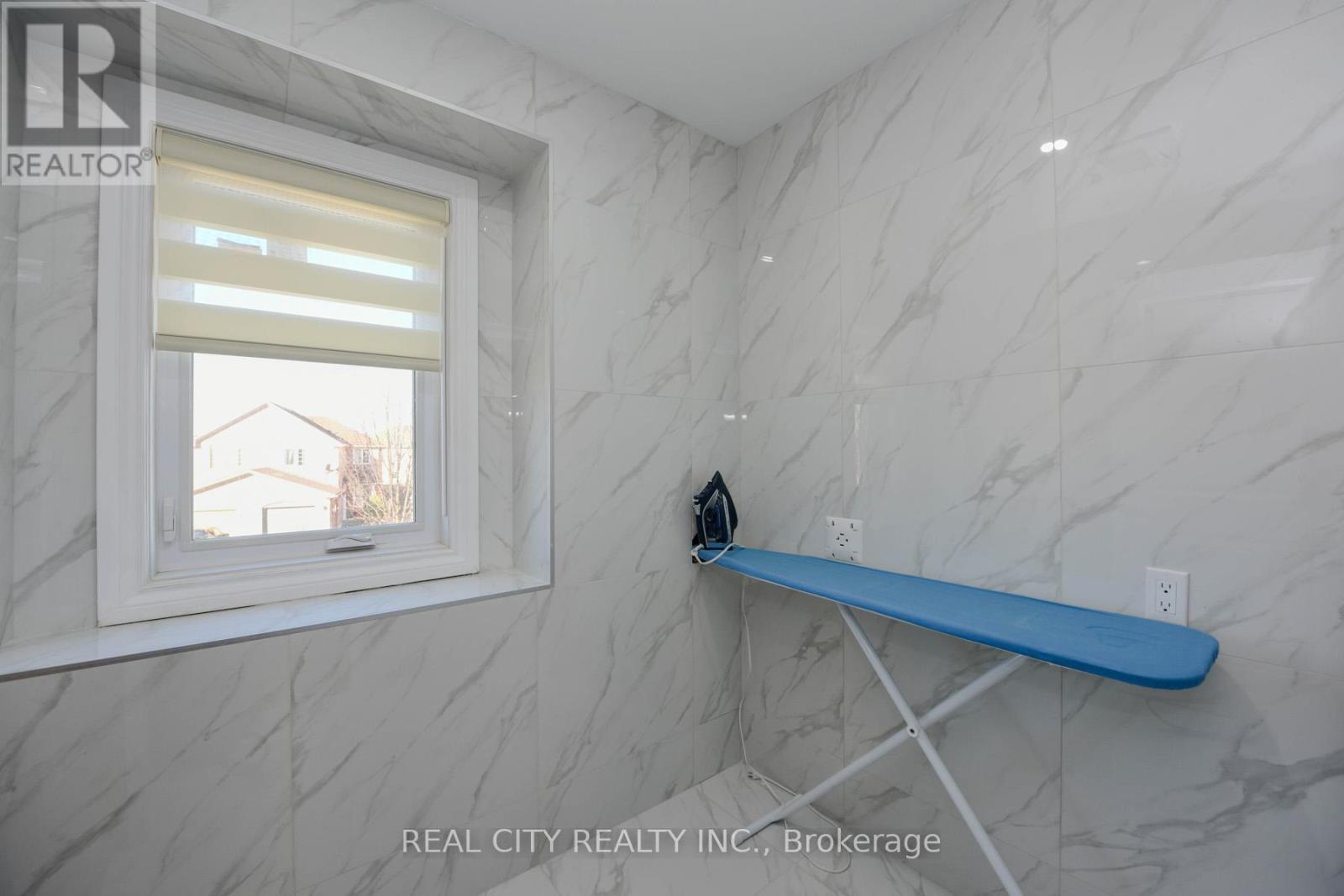 7020 Black Walnut Trail, Mississauga, ON -