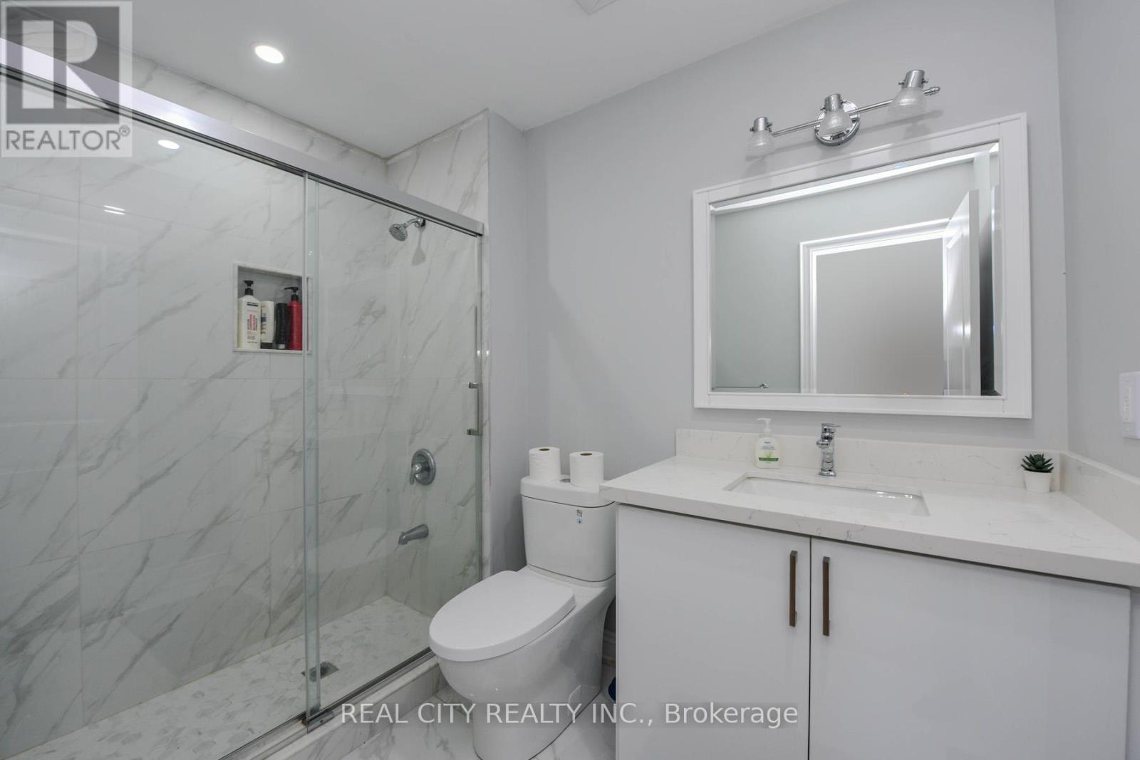 7020 Black Walnut Trail, Mississauga, ON - Indoor Photo Showing Bathroom