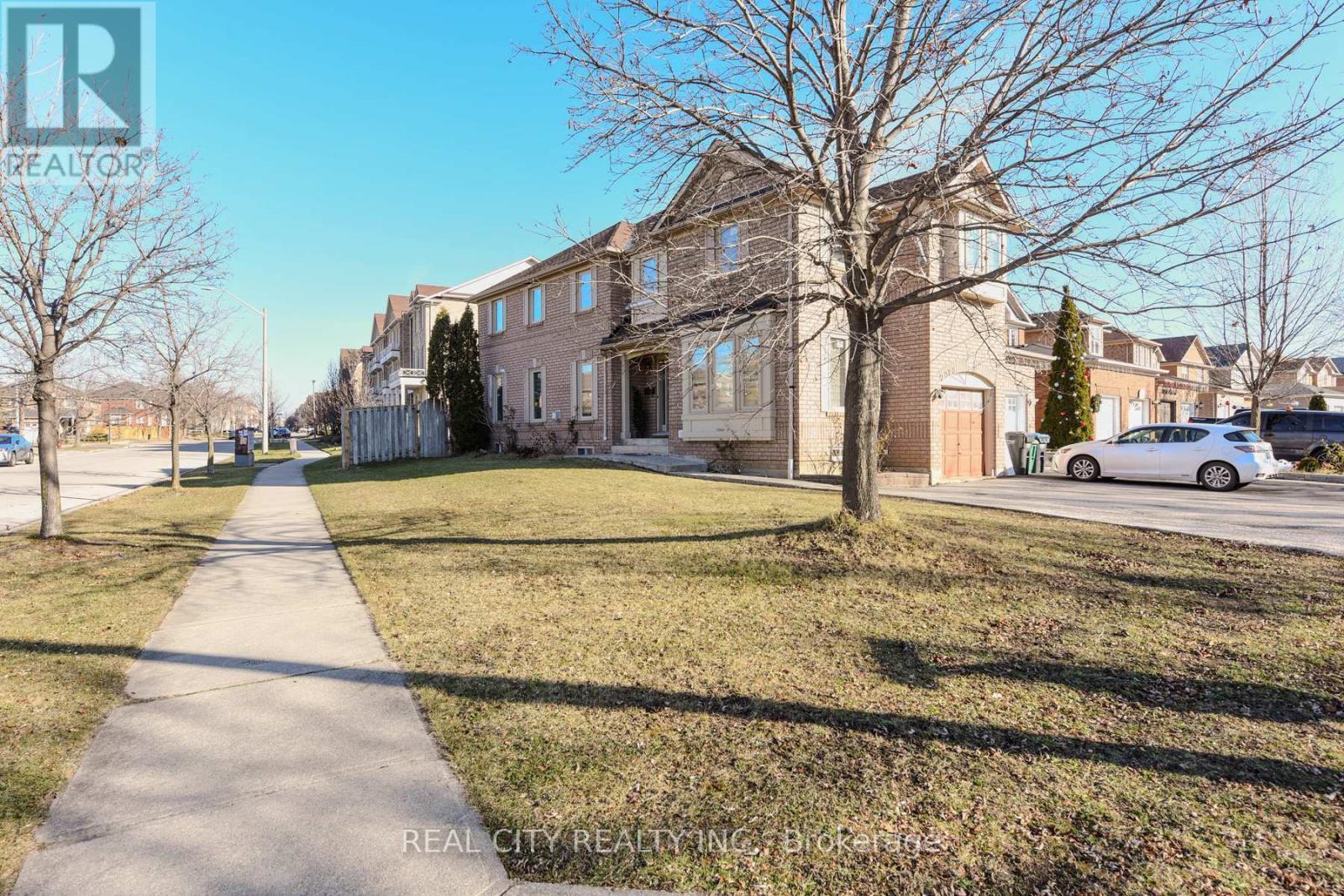 7020 Black Walnut Trail, Mississauga, ON - Outdoor