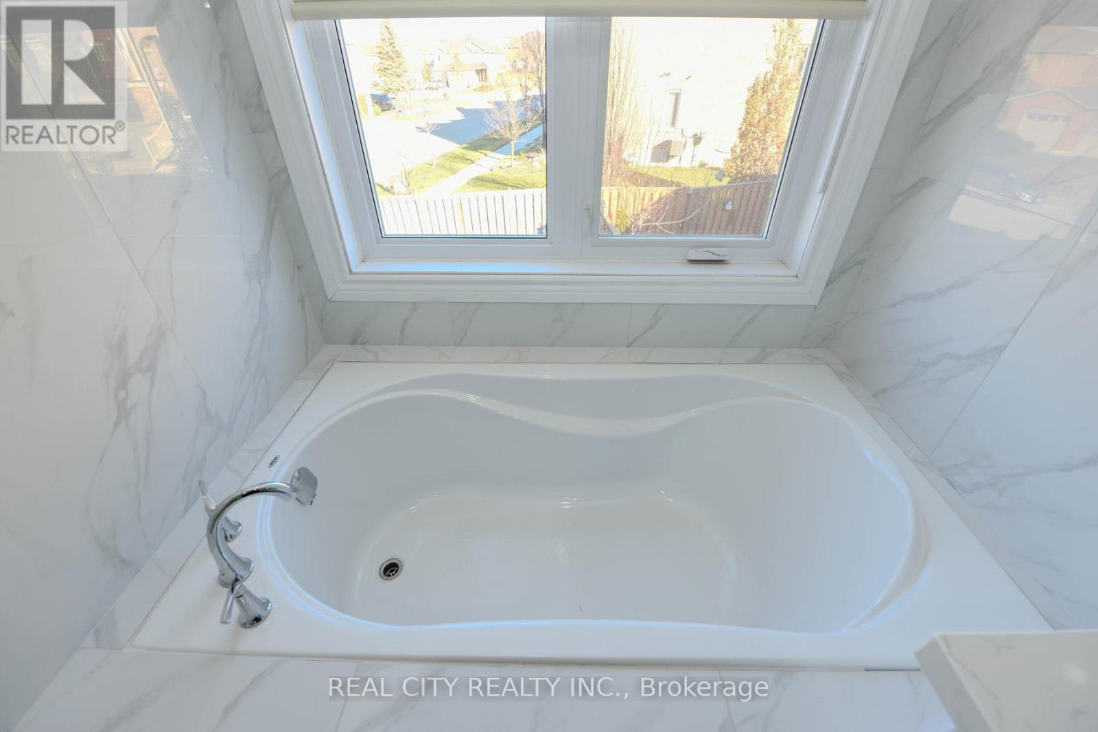 7020 Black Walnut Trail, Mississauga, ON - Indoor Photo Showing Bathroom
