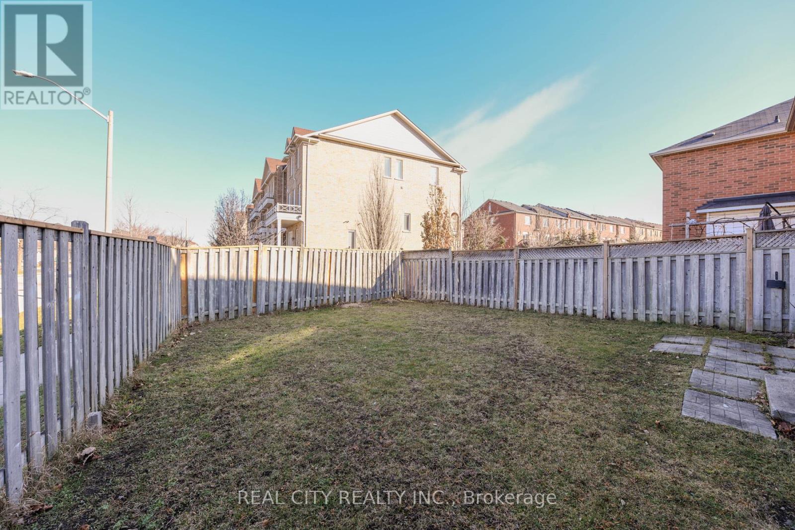 7020 Black Walnut Trail, Mississauga, ON - Outdoor