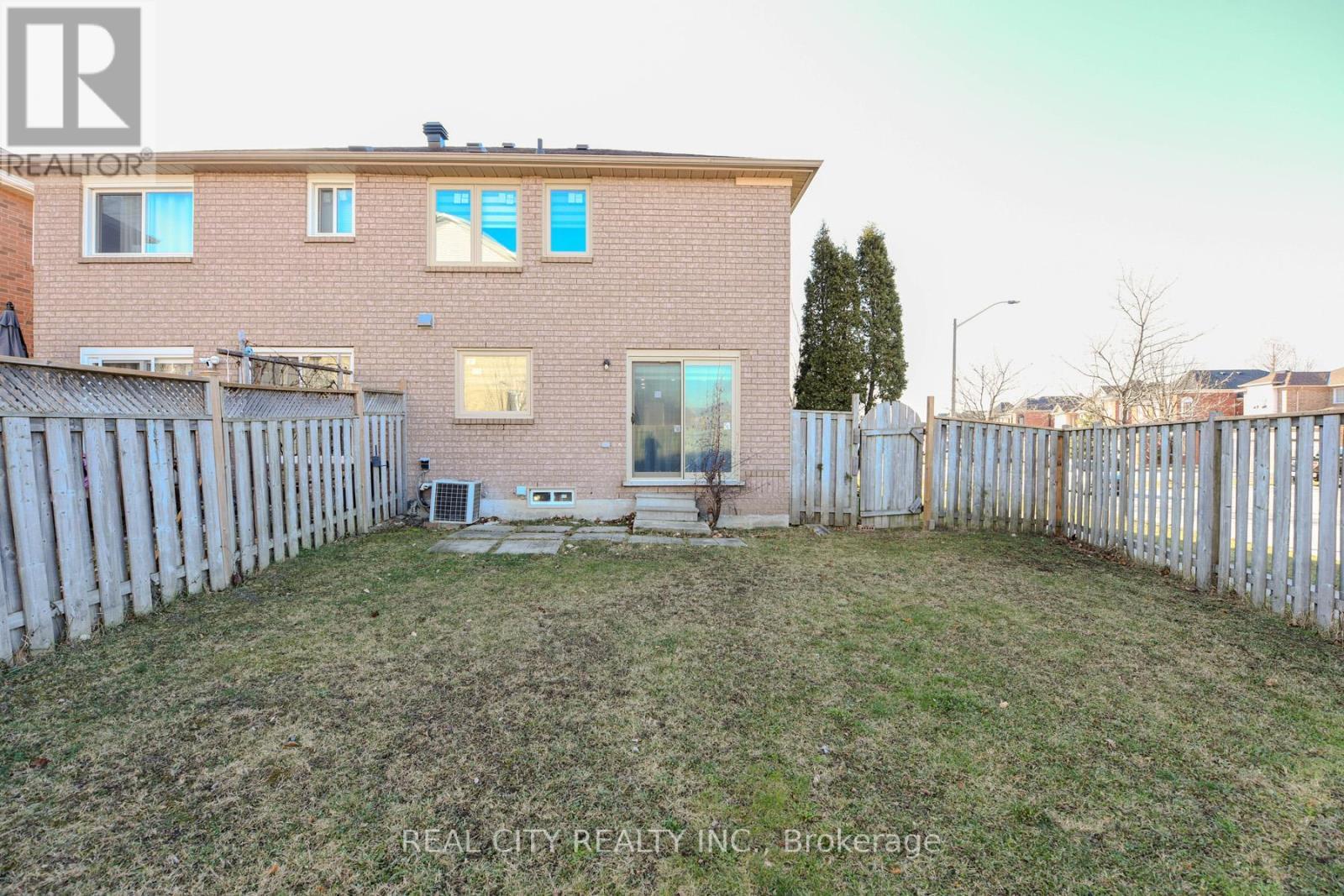 7020 Black Walnut Trail, Mississauga, ON - Outdoor