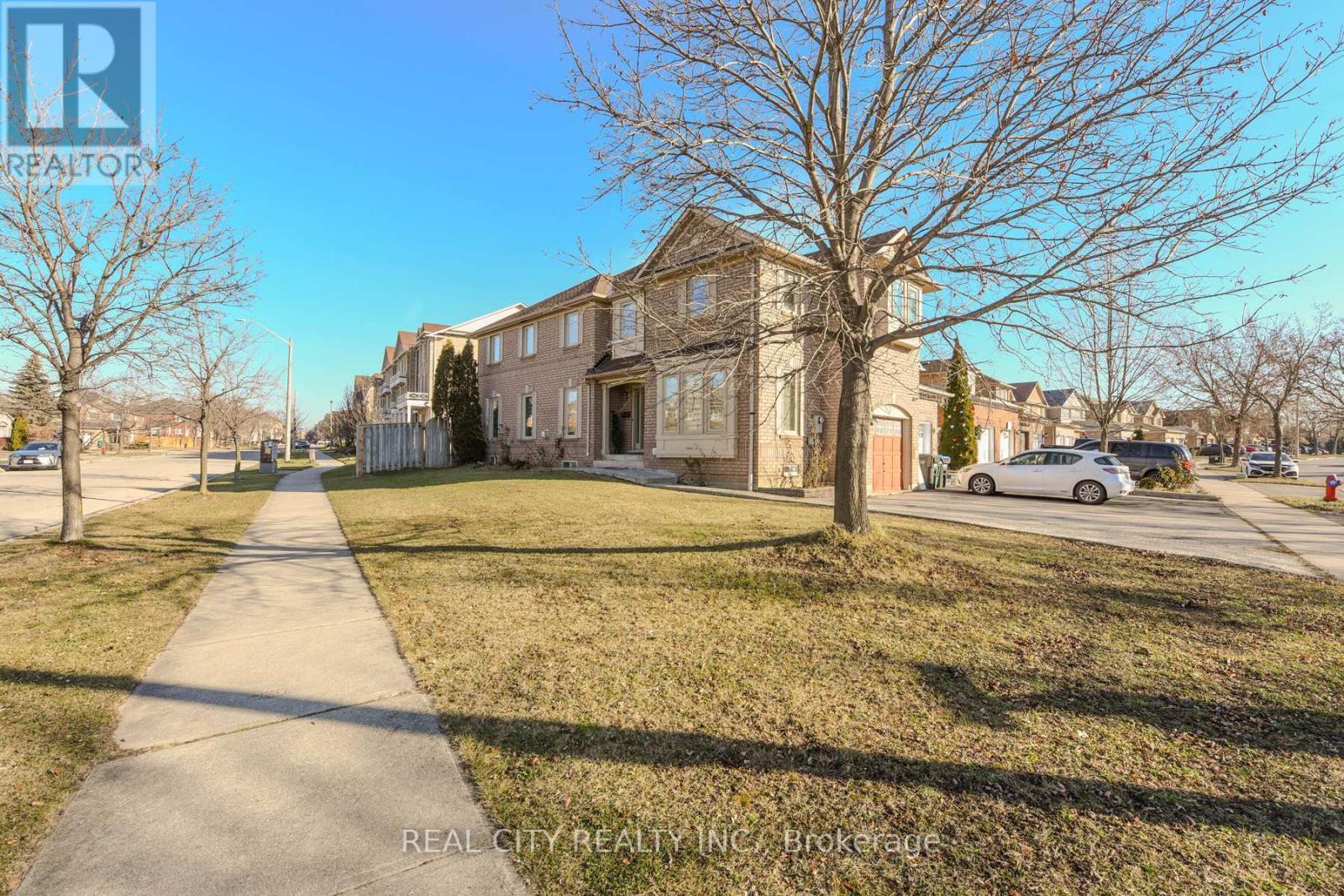 7020 Black Walnut Trail, Mississauga, ON - Outdoor
