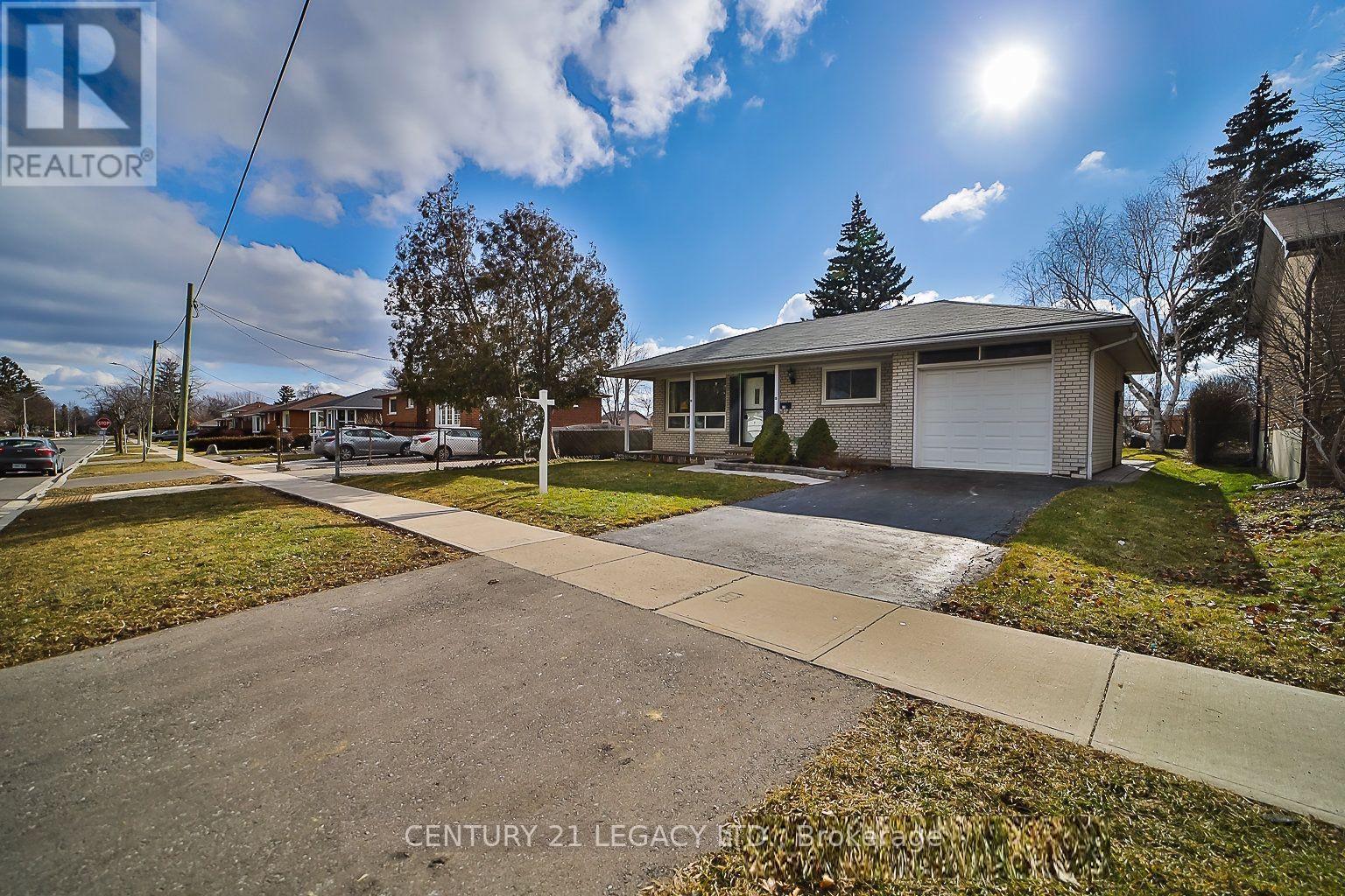 (Upper) - 18 Harper Road, Brampton, ON - Outdoor