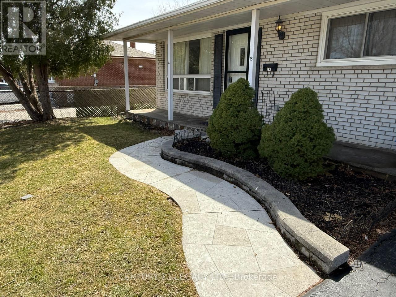 (Upper) - 18 Harper Road, Brampton, ON - Outdoor