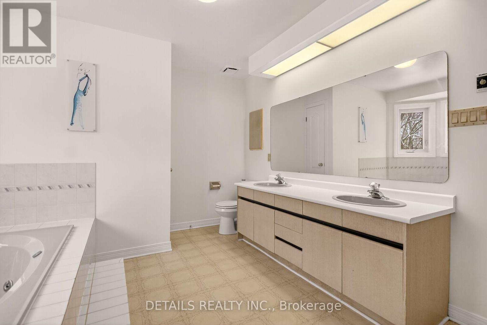 41 Weslock Way, Ottawa, ON - Indoor Photo Showing Bathroom