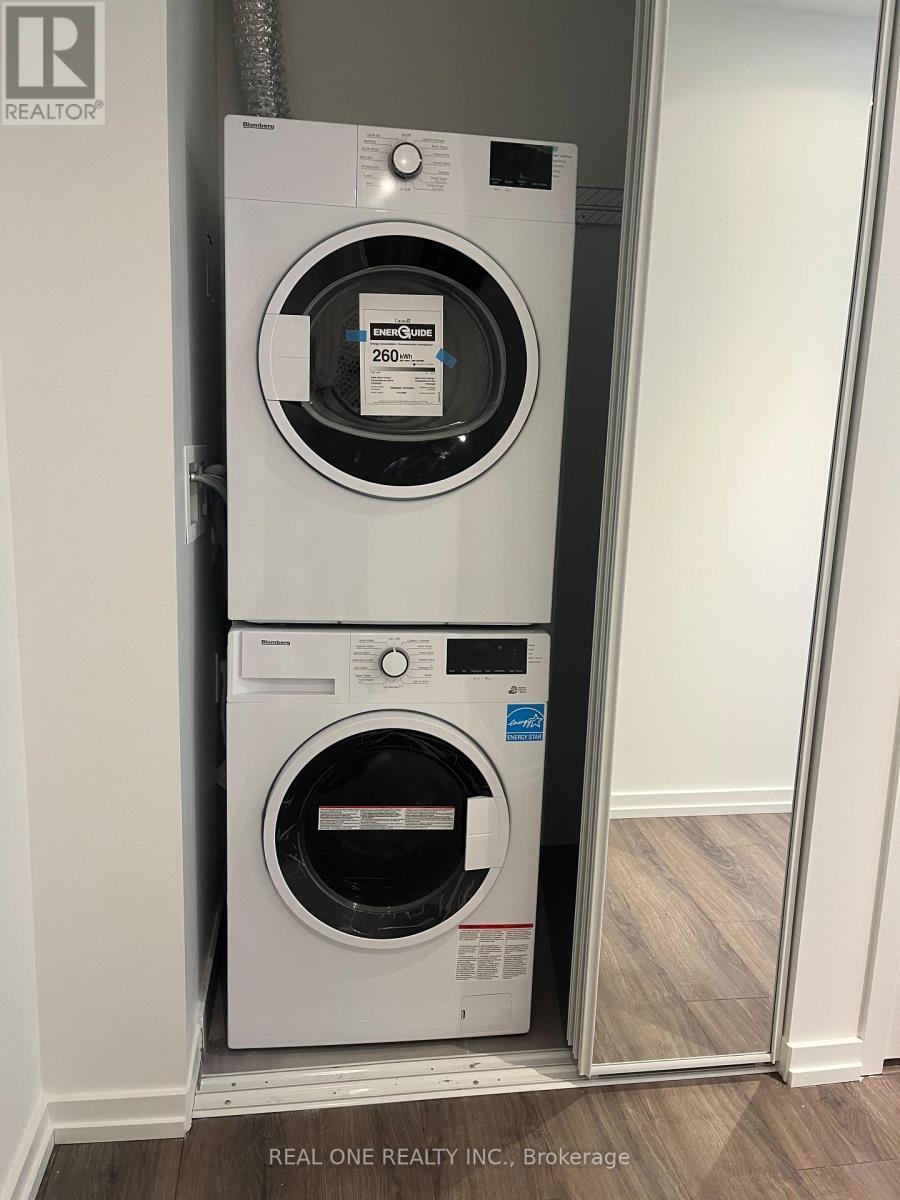 1602 - 1000 Portage Parkway, Vaughan, ON - Indoor Photo Showing Laundry Room