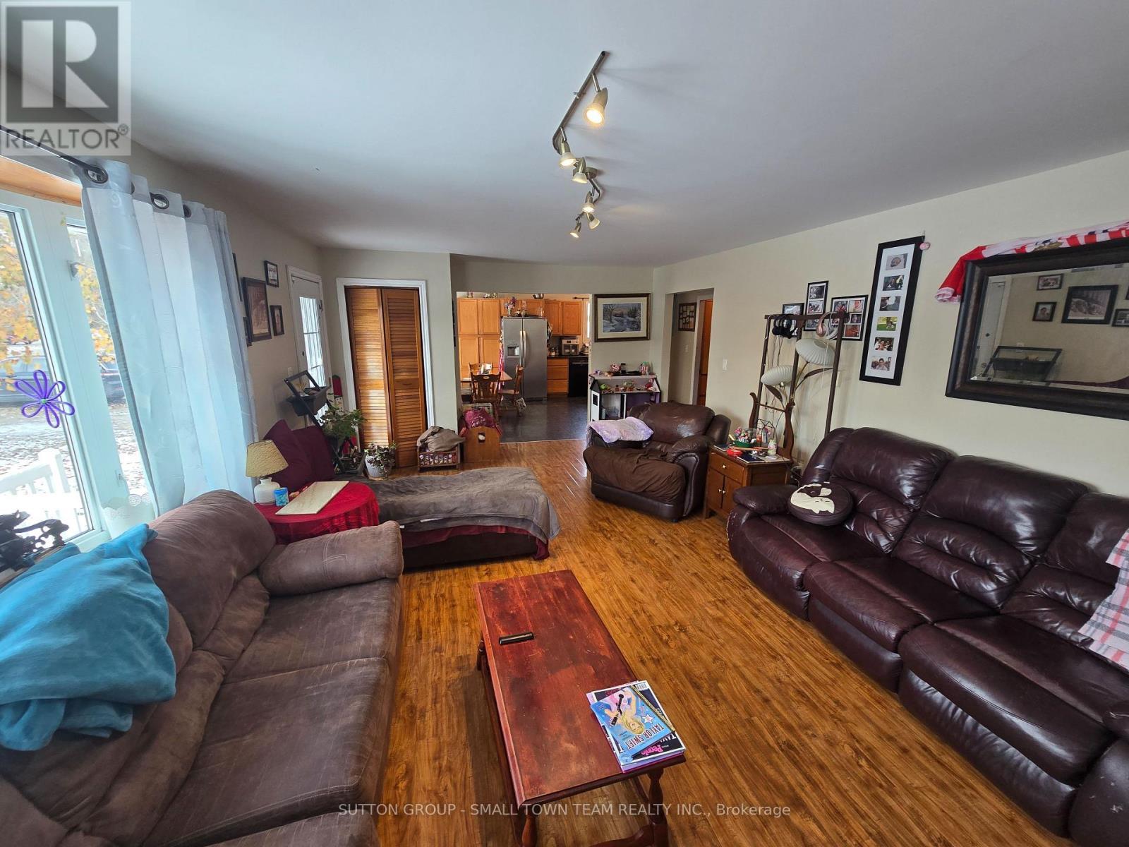 69228 Corbett Line, South Huron (Stephen), ON - Indoor Photo Showing Living Room