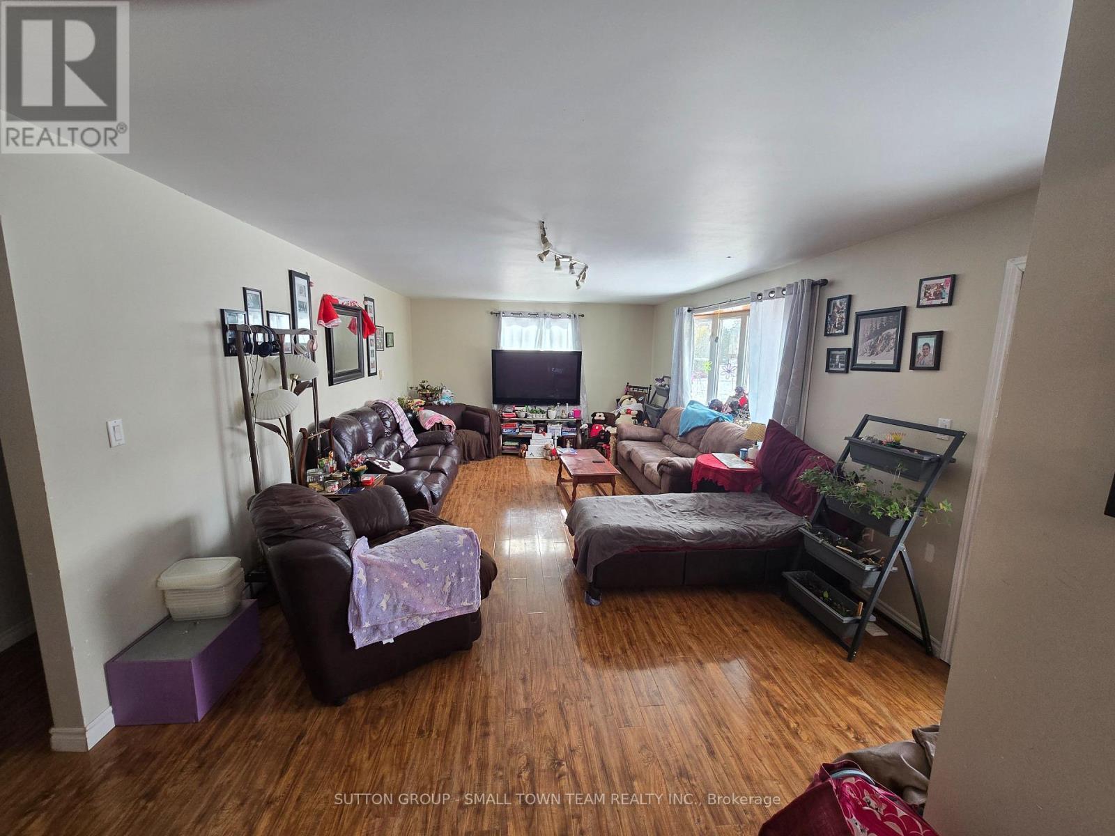 69228 Corbett Line, South Huron (Stephen), ON - Indoor Photo Showing Living Room