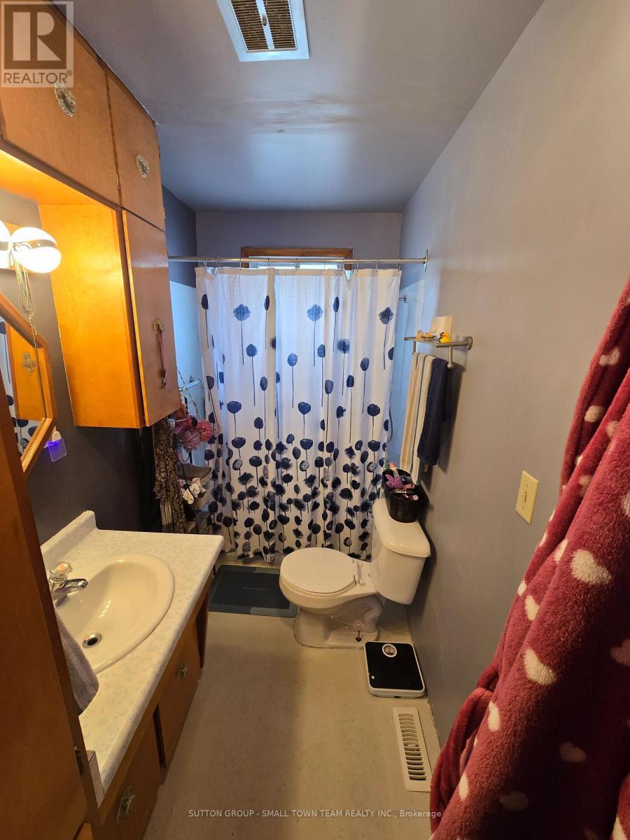 69228 Corbett Line, South Huron (Stephen), ON - Indoor Photo Showing Bathroom