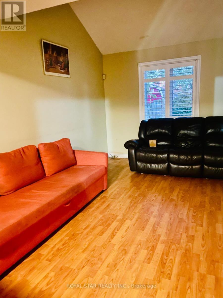 118 Banting Crescent, Brampton, ON - Indoor Photo Showing Other Room