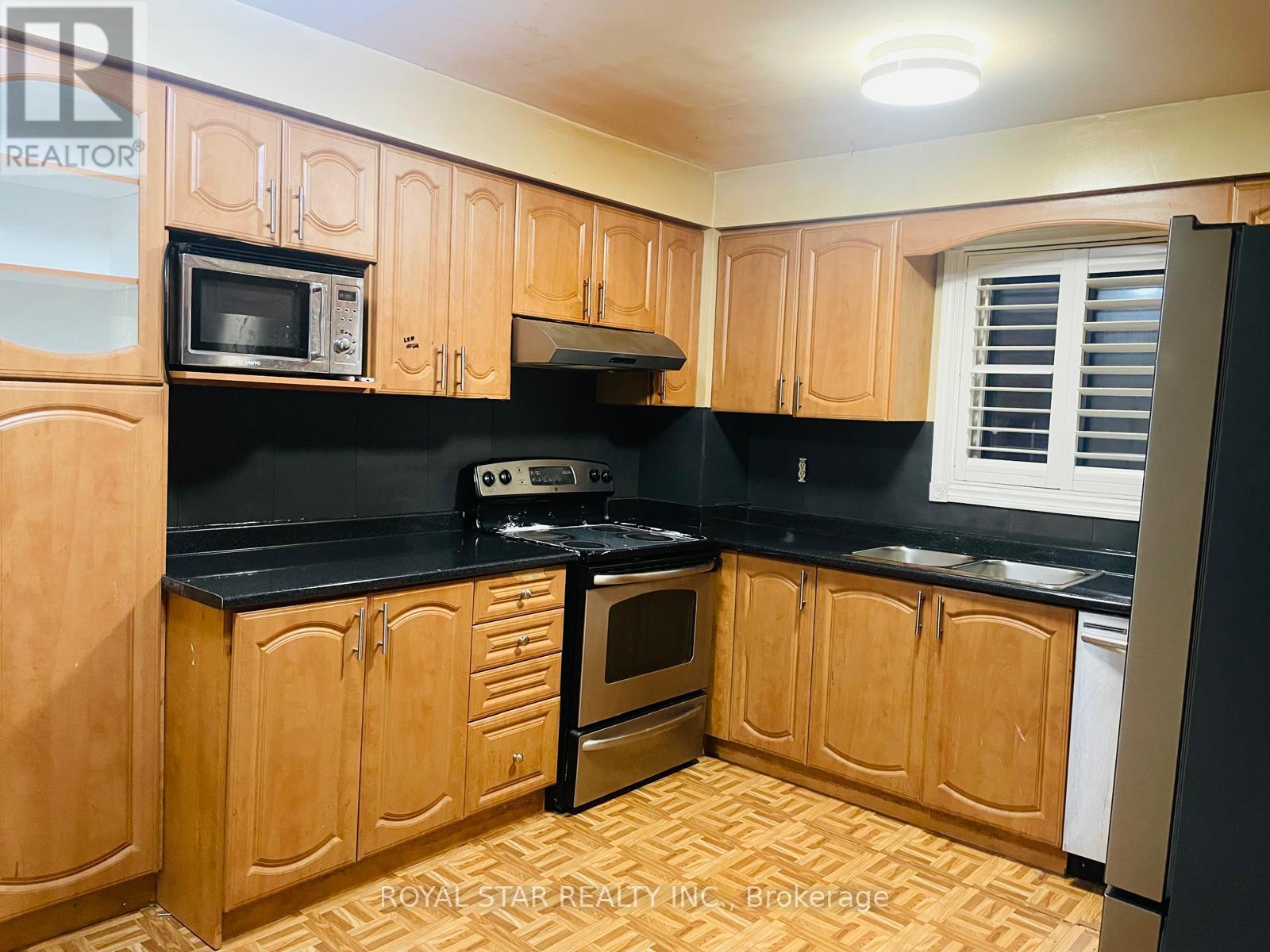118 Banting Crescent, Brampton, ON - Indoor Photo Showing Kitchen