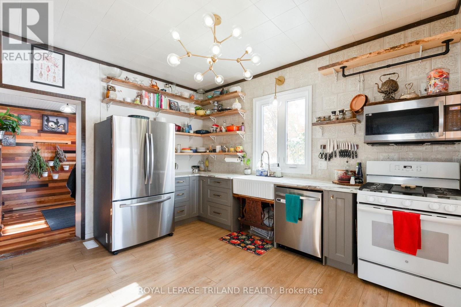 Loaded with Updates - 9664 Belmont Road, Central Elgin (New Sarum), ON - Indoor Photo Showing Kitchen