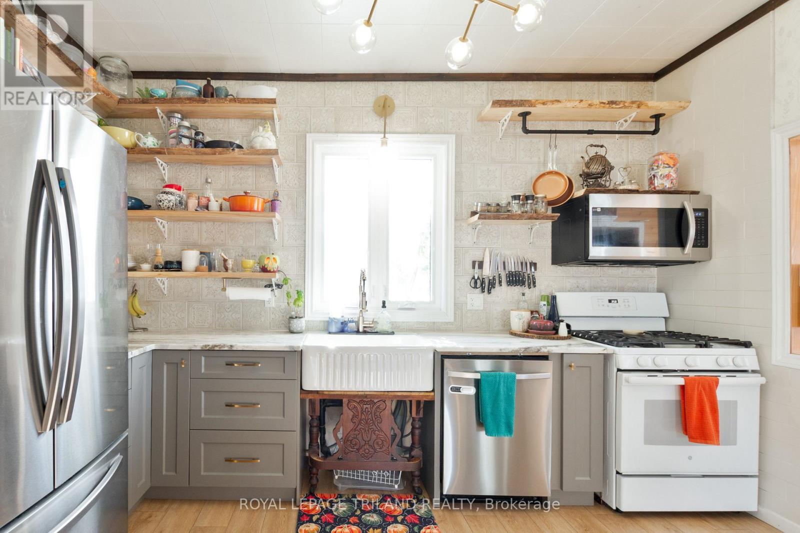 9664 Belmont Road, Central Elgin (New Sarum), ON - Indoor Photo Showing Kitchen