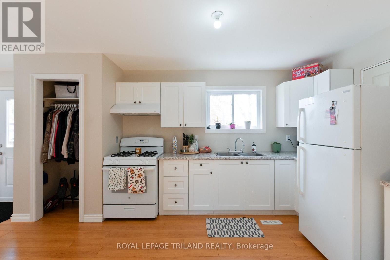 9664 Belmont Road, Central Elgin (New Sarum), ON - Indoor Photo Showing Kitchen