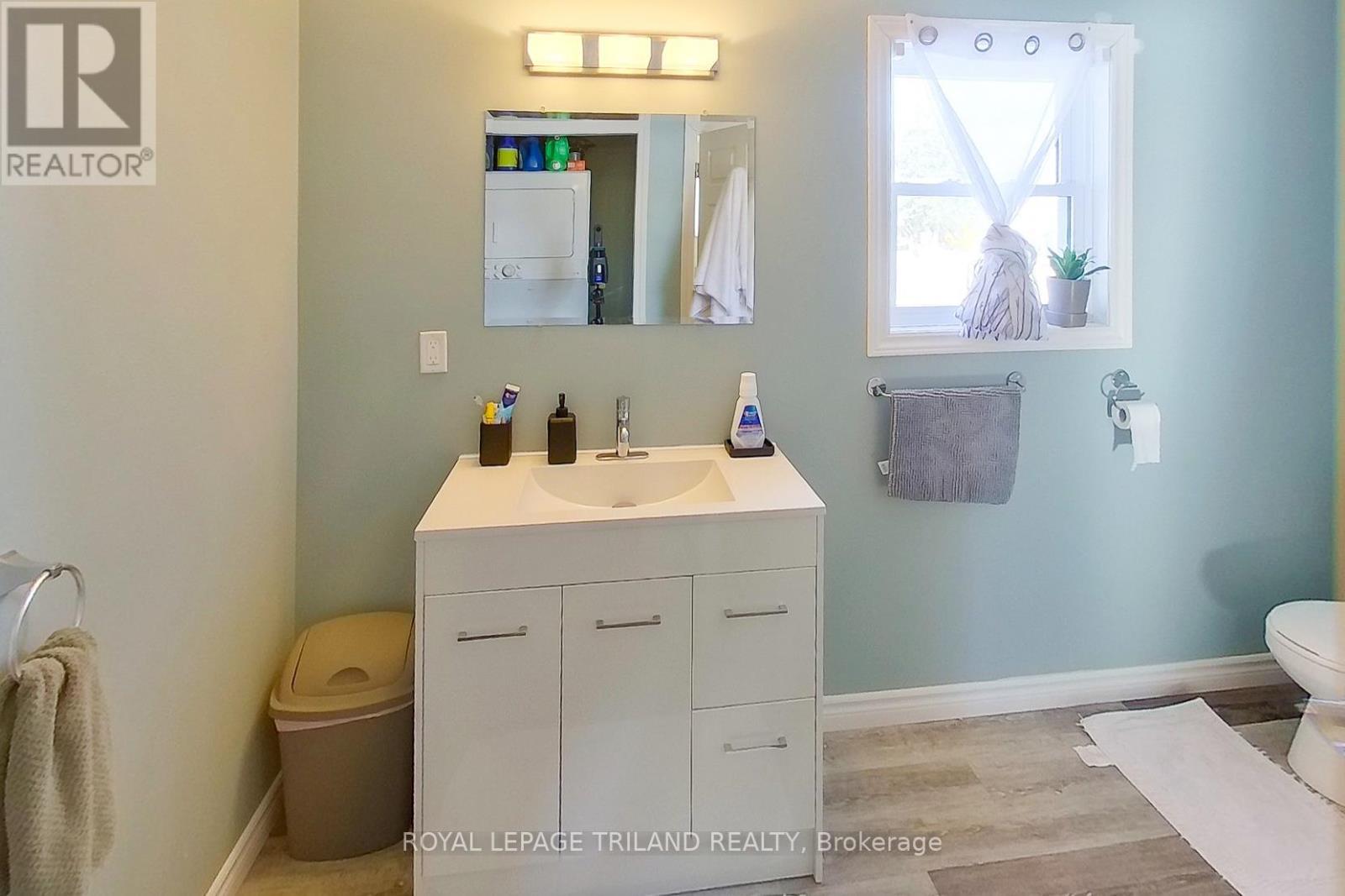 9664 Belmont Road, Central Elgin (New Sarum), ON - Indoor Photo Showing Bathroom