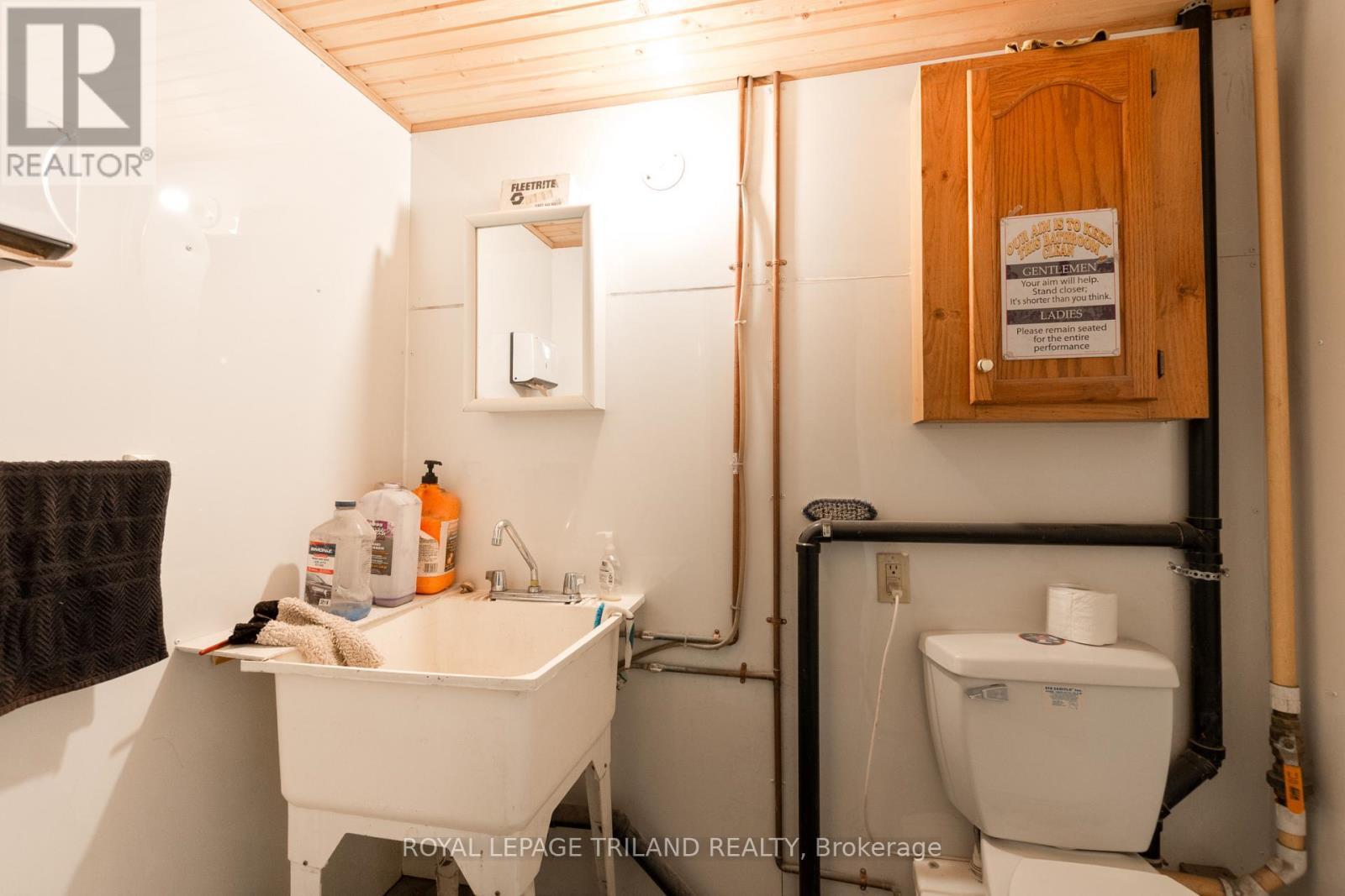 Shop Washroom - 9664 Belmont Road, Central Elgin (New Sarum), ON - Indoor