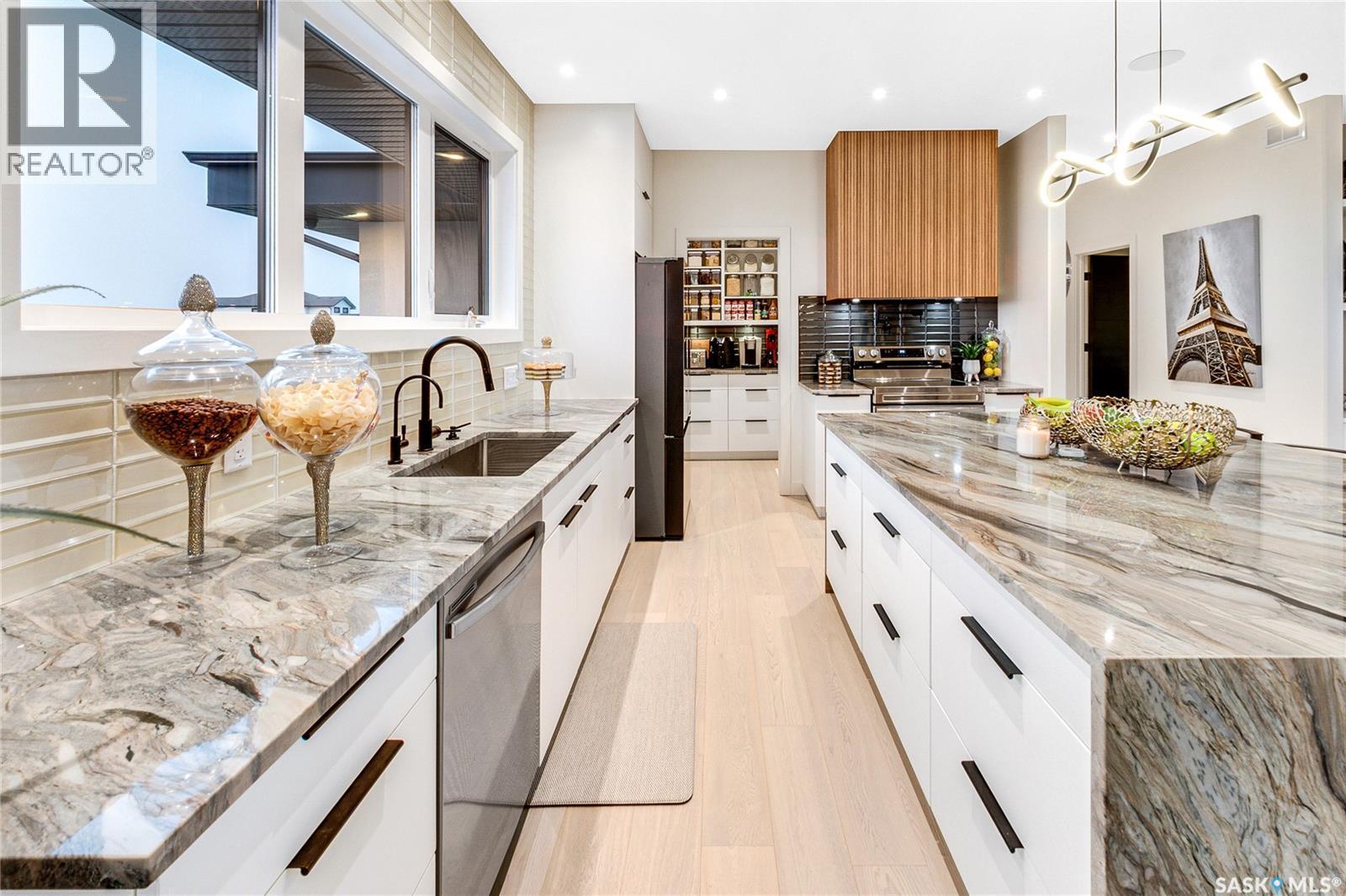 225 Edgemont Crescent, Corman Park Rm No. 344, SK - Indoor Photo Showing Kitchen With Upgraded Kitchen