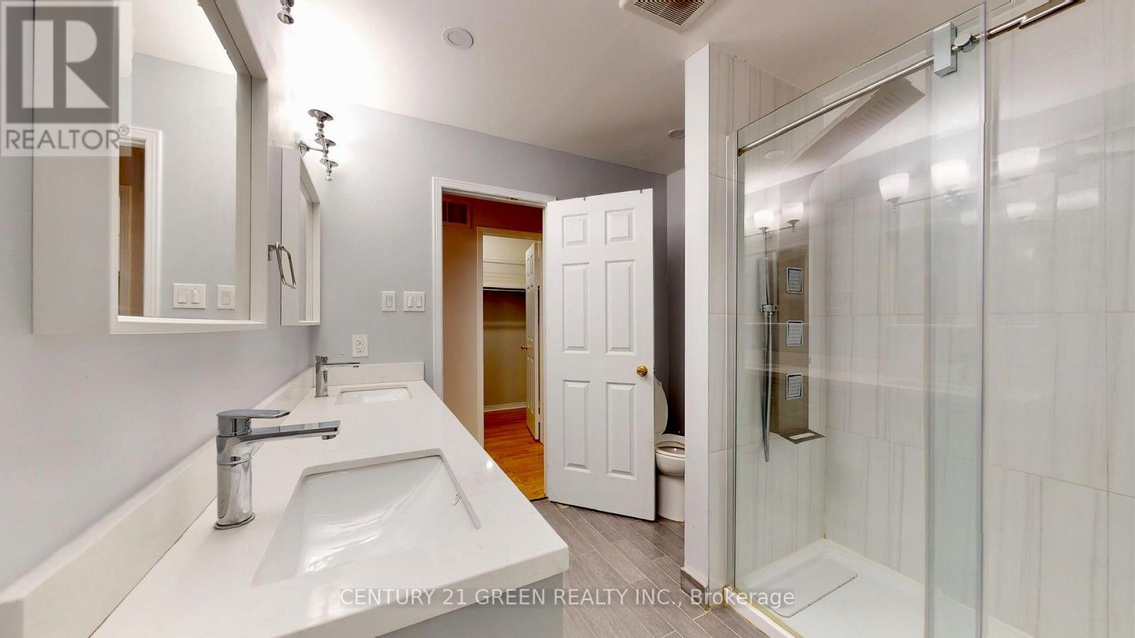 6991 Roundwood Court, Mississauga, ON - Indoor Photo Showing Bathroom