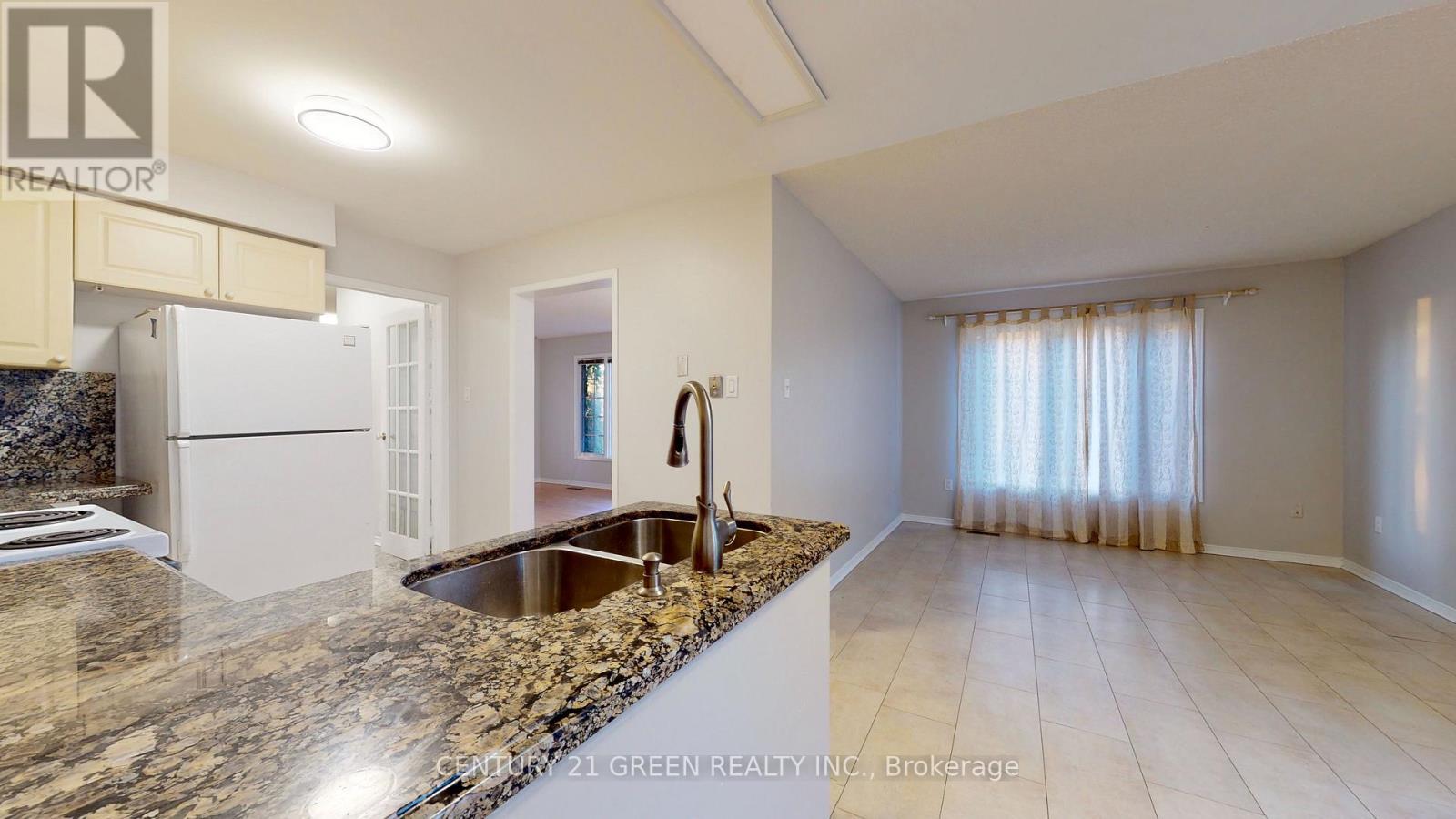 6991 Roundwood Court, Mississauga, ON - Indoor Photo Showing Kitchen With Double Sink