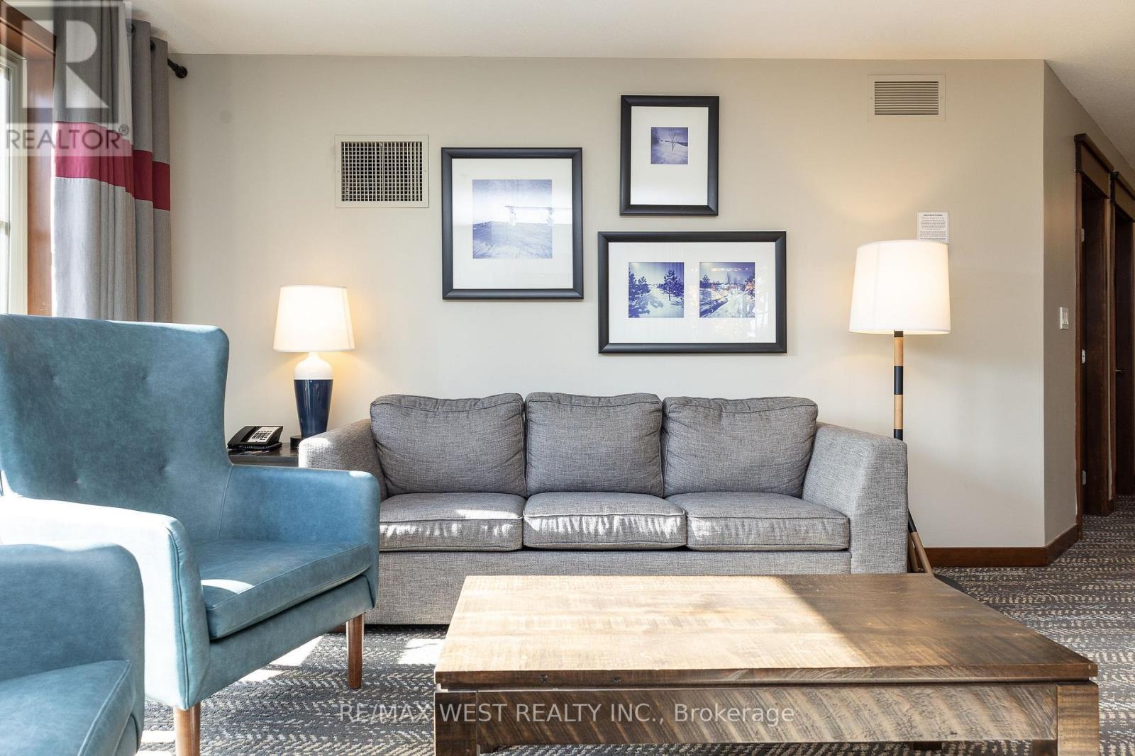 Living room - 232 - 152 Jozo Weider Boulevard, Blue Mountains, ON - Indoor Photo Showing Living Room