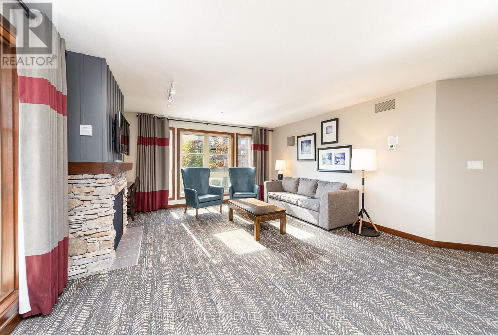 Living room - 232 - 152 Jozo Weider Boulevard, Blue Mountains, ON - Indoor Photo Showing Living Room