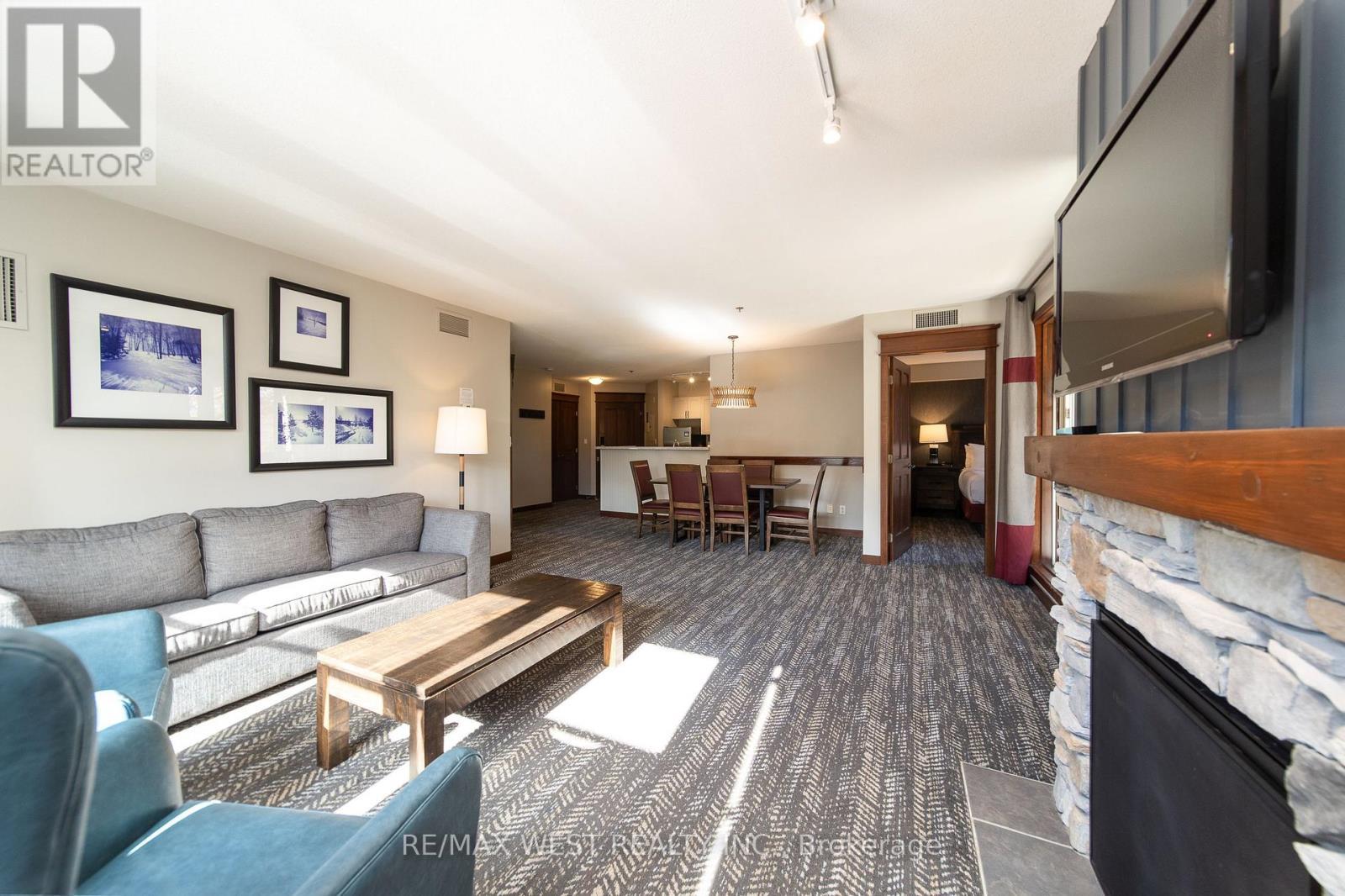 Living room - 232 - 152 Jozo Weider Boulevard, Blue Mountains, ON - Indoor Photo Showing Living Room With Fireplace