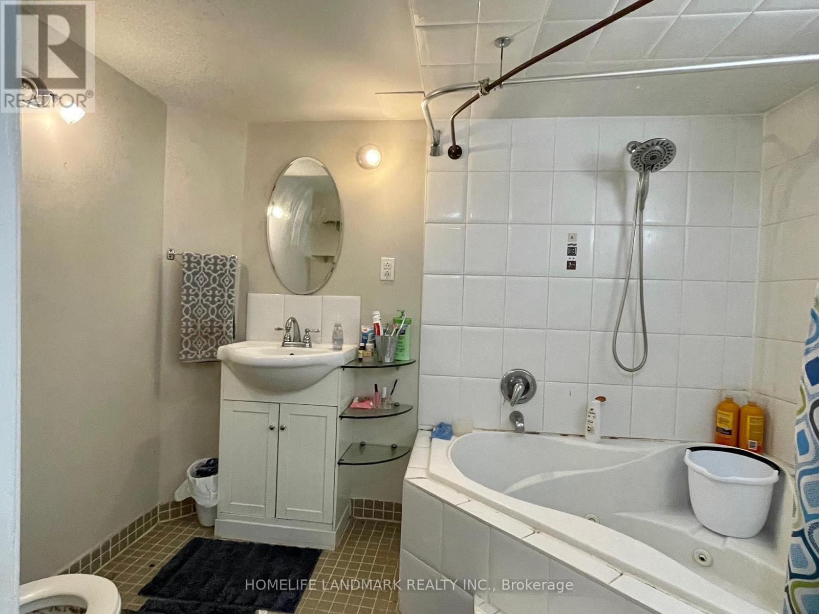 Bsmt - 31 Compton Drive, Toronto, ON - Indoor Photo Showing Bathroom