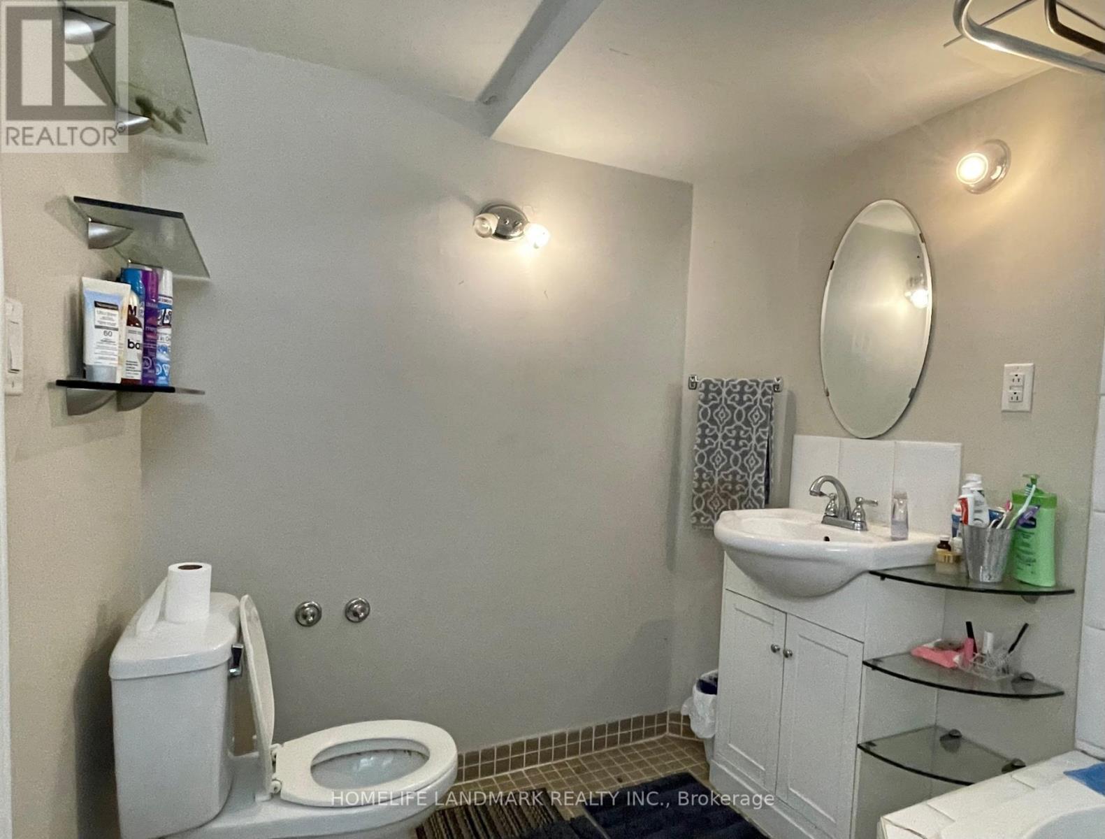 Bsmt - 31 Compton Drive, Toronto, ON - Indoor Photo Showing Bathroom