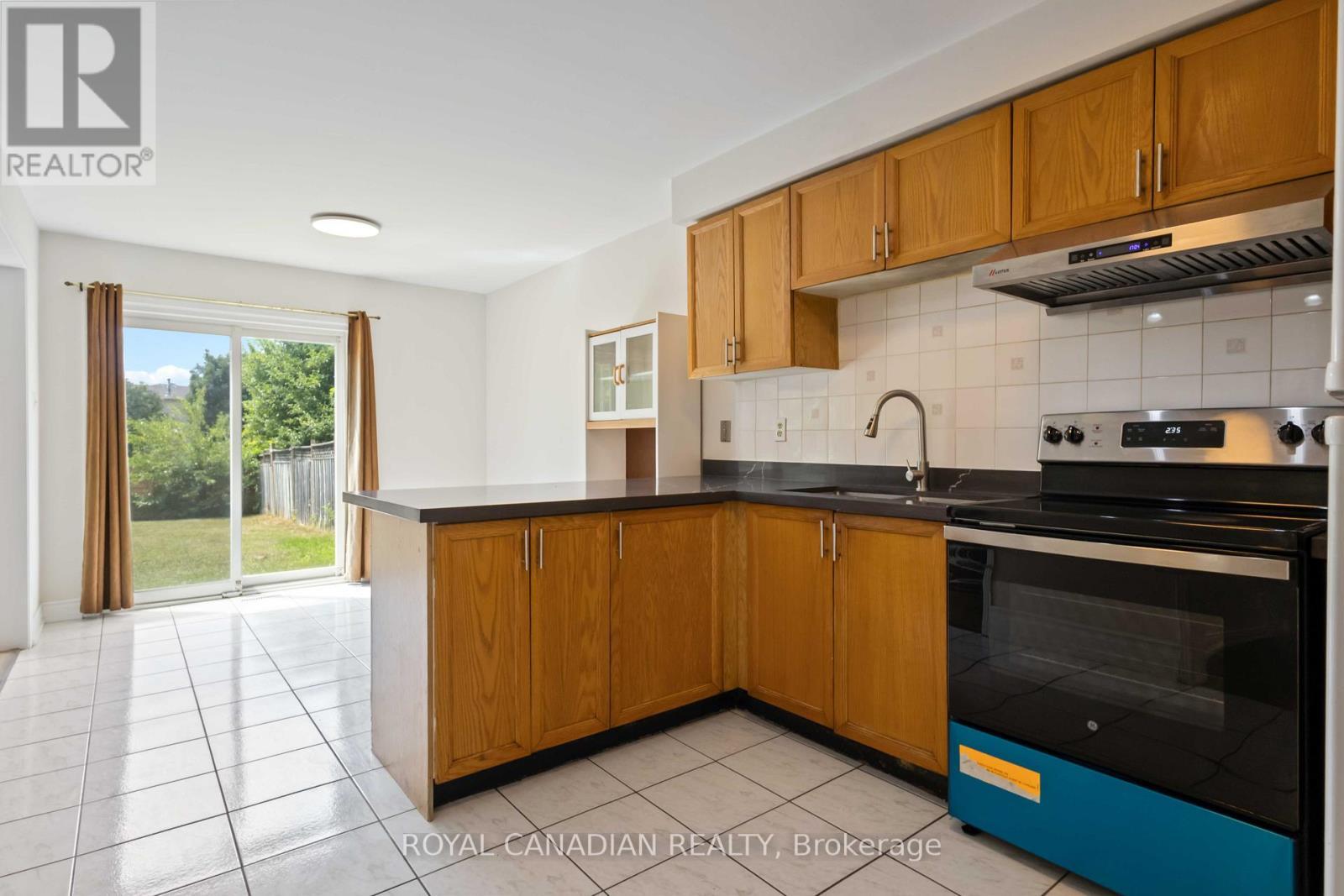 Upper - 107 Joycedale Street, Markham, ON - Indoor Photo Showing Kitchen