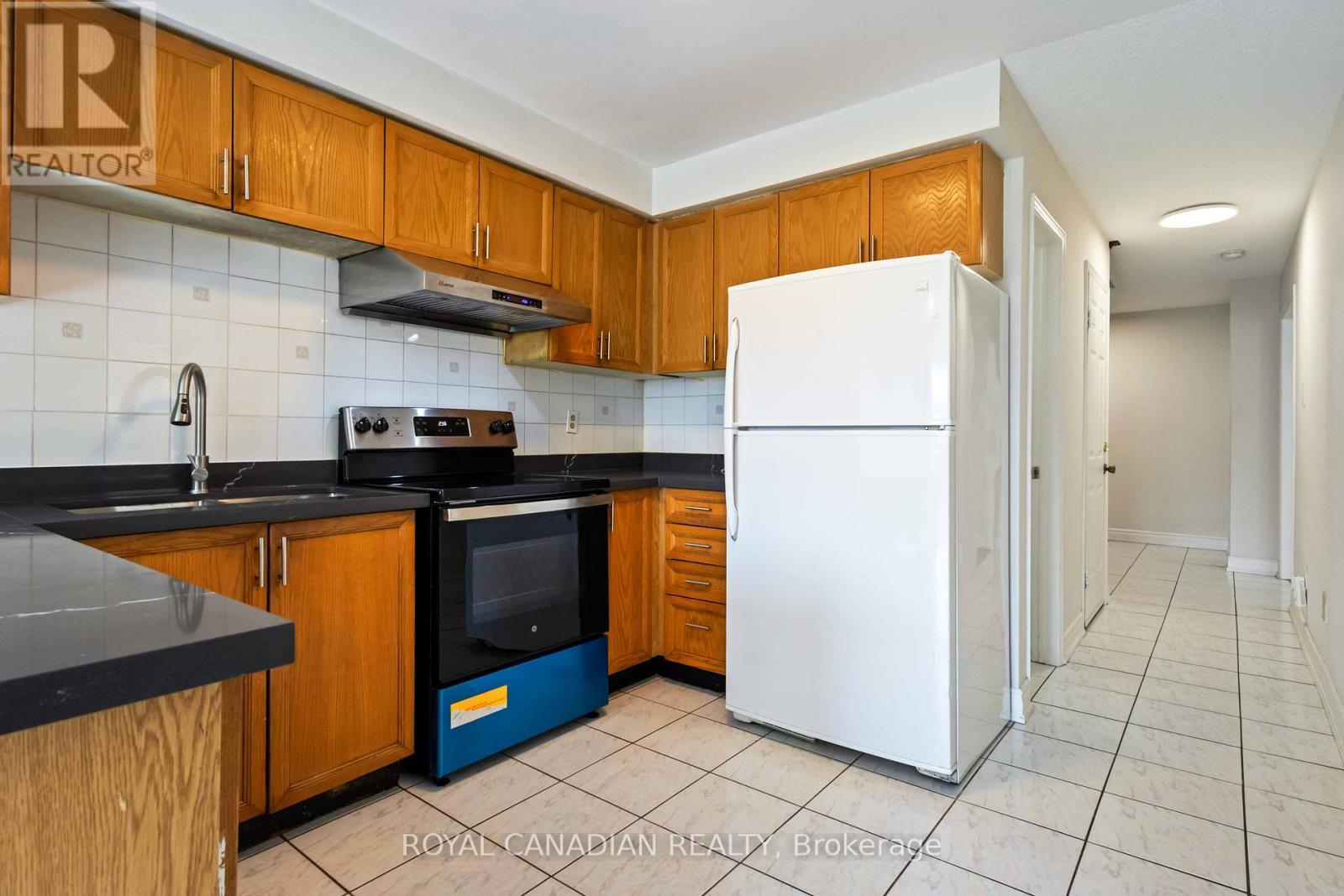 Upper - 107 Joycedale Street, Markham, ON - Indoor Photo Showing Kitchen