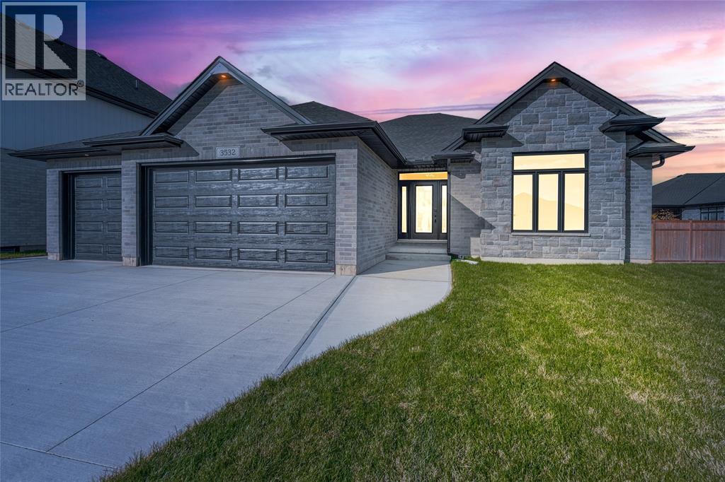 3532 Paul Crescent, Plympton-Wyoming, ON - Outdoor