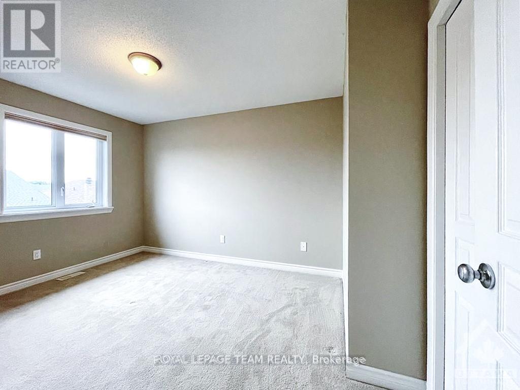 1070 Ottenbrite Crescent, Ottawa, ON - Indoor Photo Showing Other Room