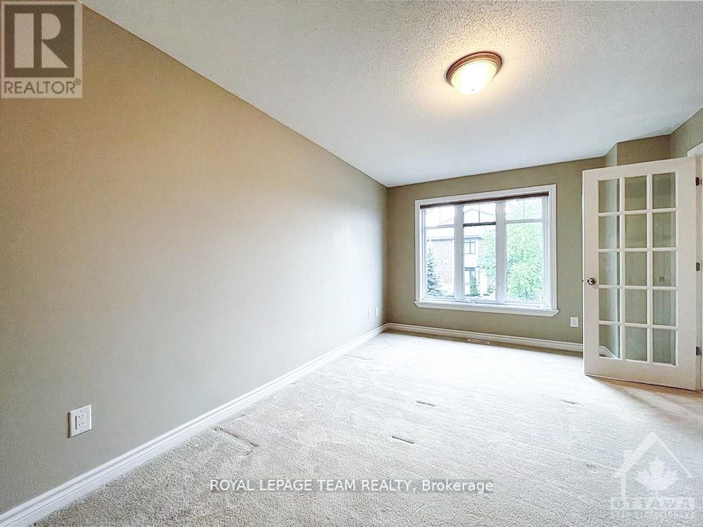 1070 Ottenbrite Crescent, Ottawa, ON - Indoor Photo Showing Other Room