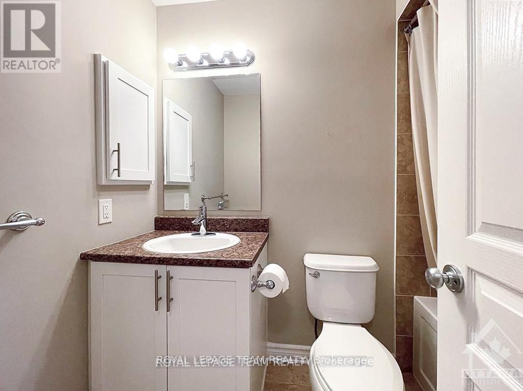 1070 Ottenbrite Crescent, Ottawa, ON - Indoor Photo Showing Bathroom