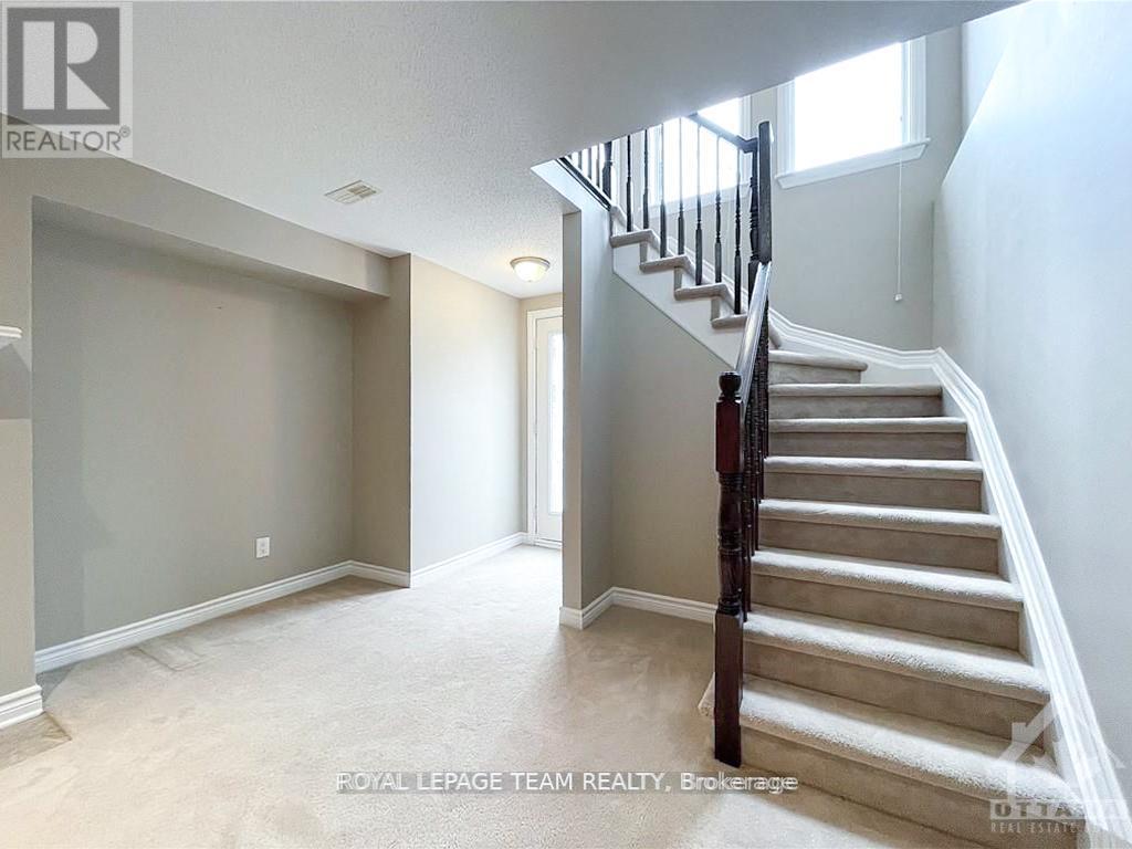 1070 Ottenbrite Crescent, Ottawa, ON - Indoor Photo Showing Other Room