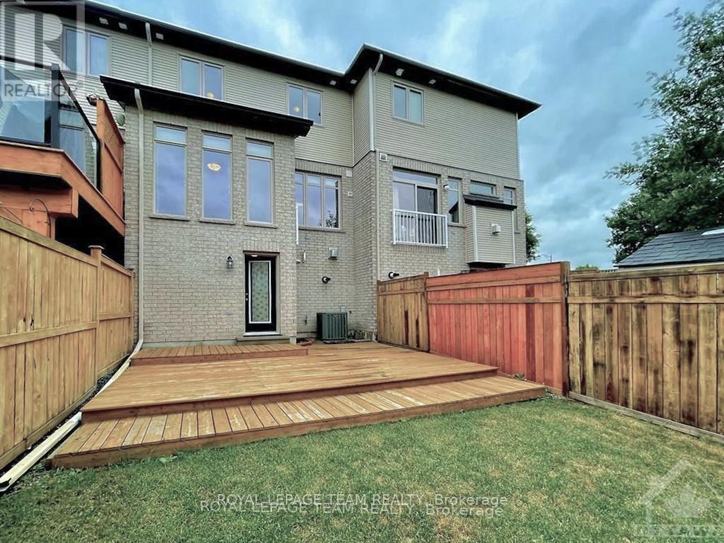 1070 Ottenbrite Crescent, Ottawa, ON - Outdoor With Exterior