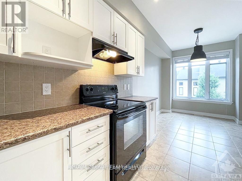 1070 Ottenbrite Crescent, Ottawa, ON - Indoor Photo Showing Kitchen