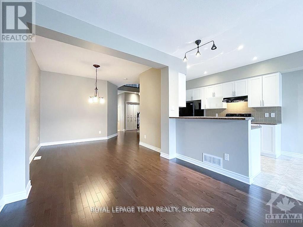 1070 Ottenbrite Crescent, Ottawa, ON - Indoor Photo Showing Kitchen