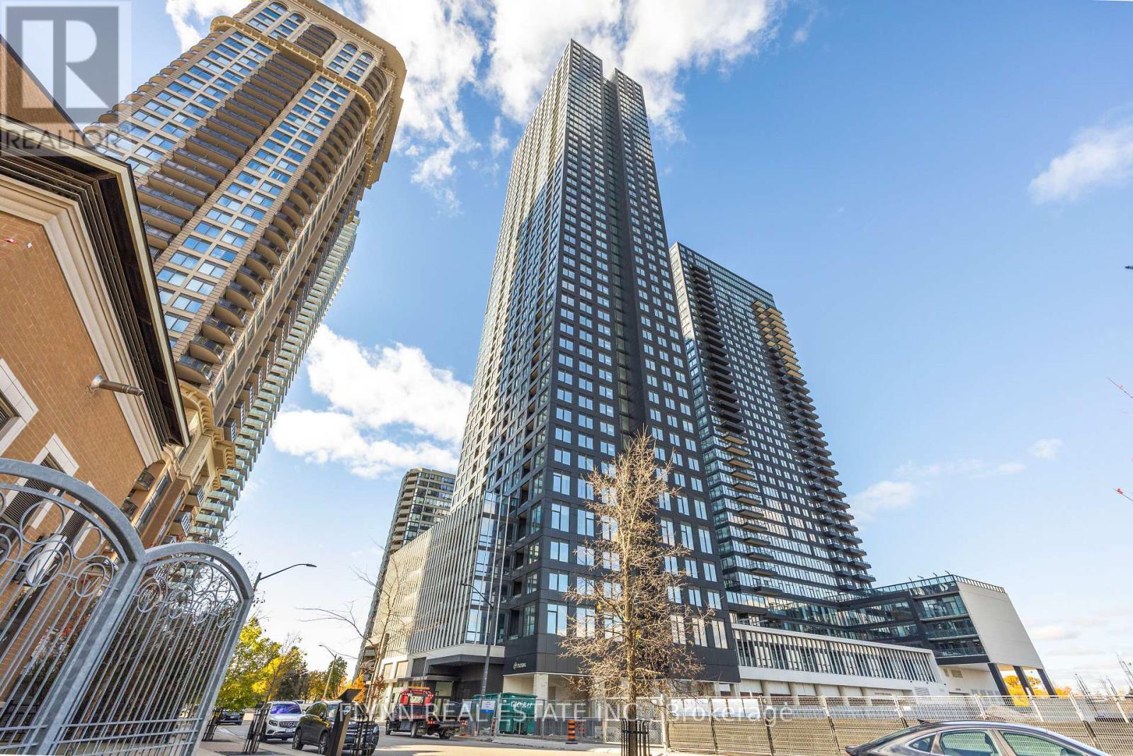 909 - 395 Square One Drive, Mississauga, ON - Outdoor With Facade