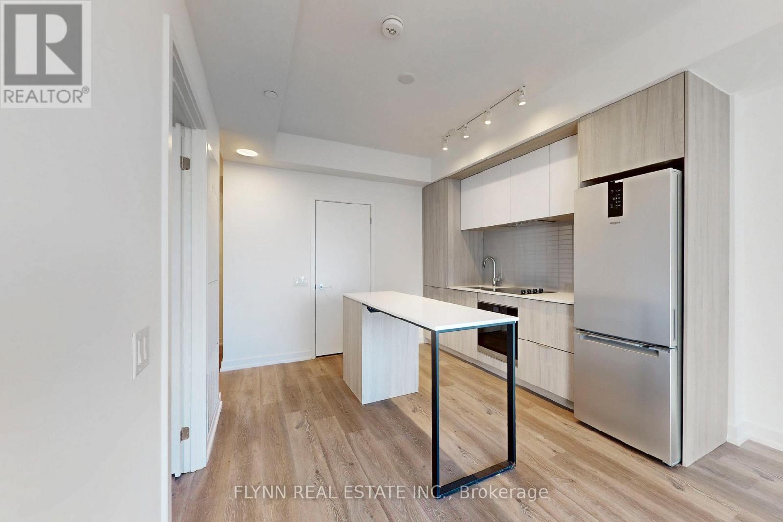 909 - 395 Square One Drive, Mississauga, ON - Indoor Photo Showing Kitchen